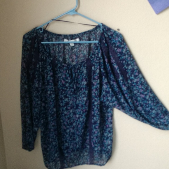 Darling blouse, floral & lace pattern, like new - Picture 1 of 4